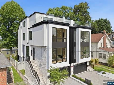 1015 Kingsland