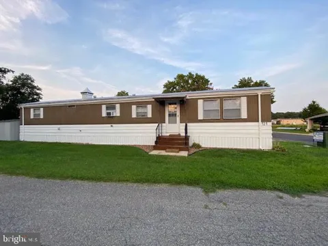 121 COUNTRY LANE