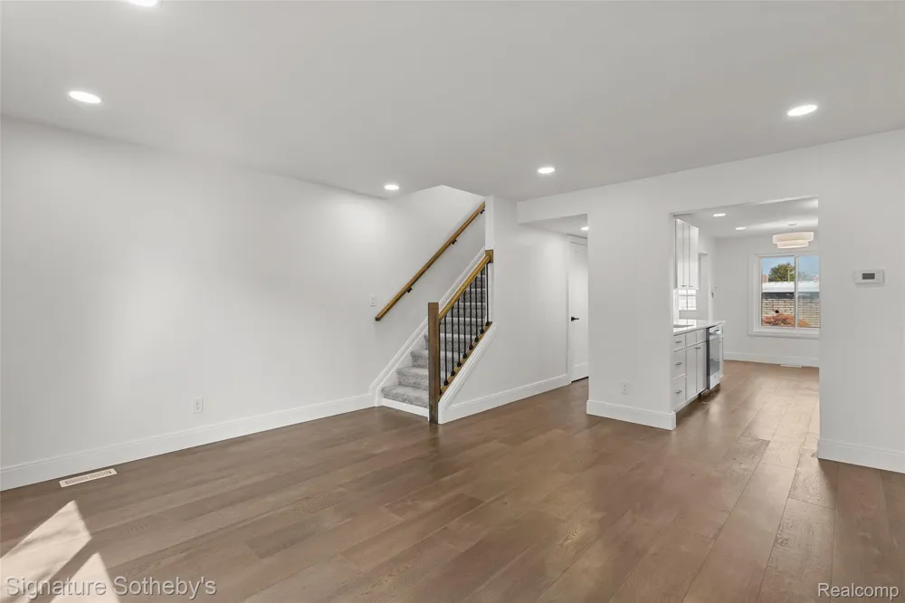 28448 Universal Warren City, MI 48092
