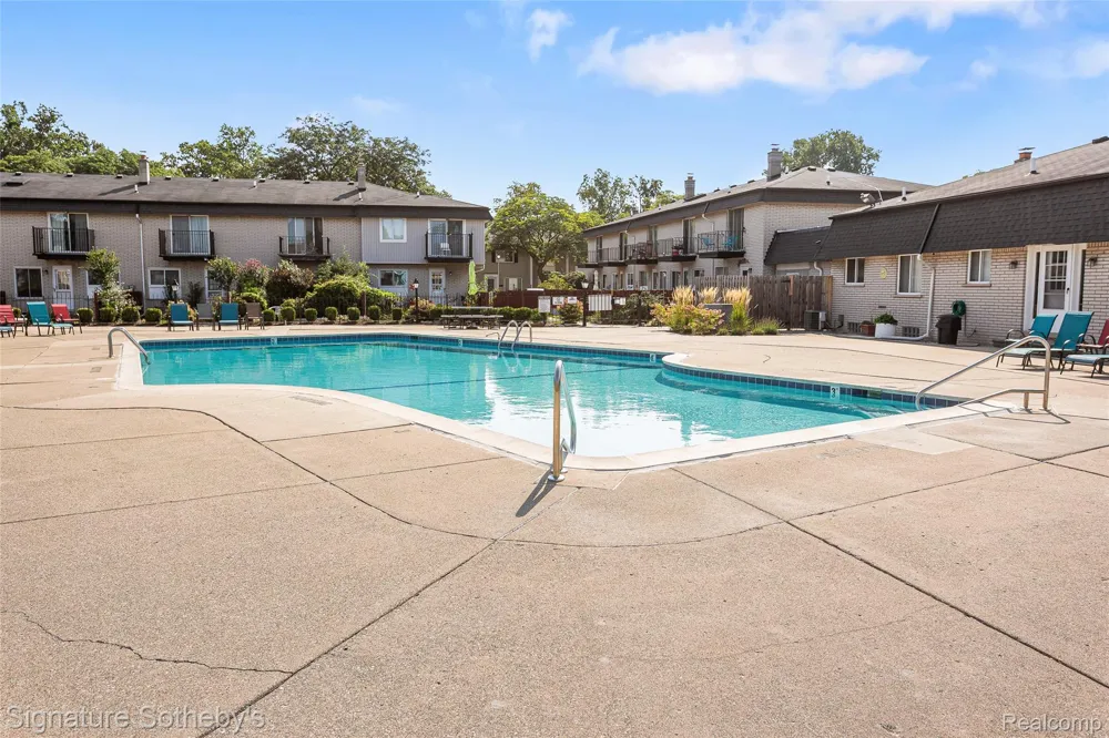 28448 Universal Warren City, MI 48092