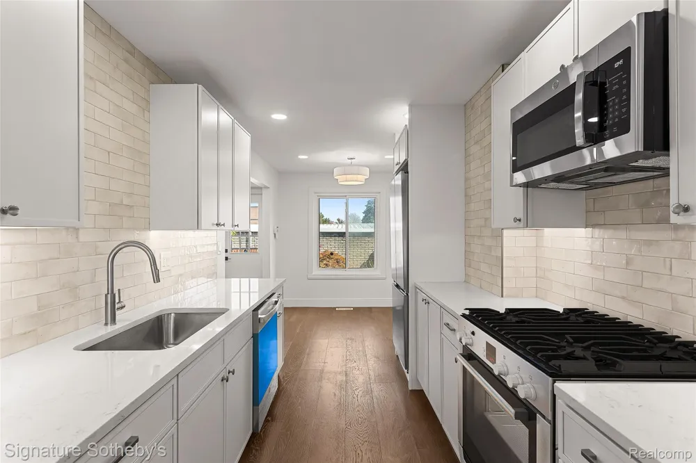 28448 Universal Warren City, MI 48092