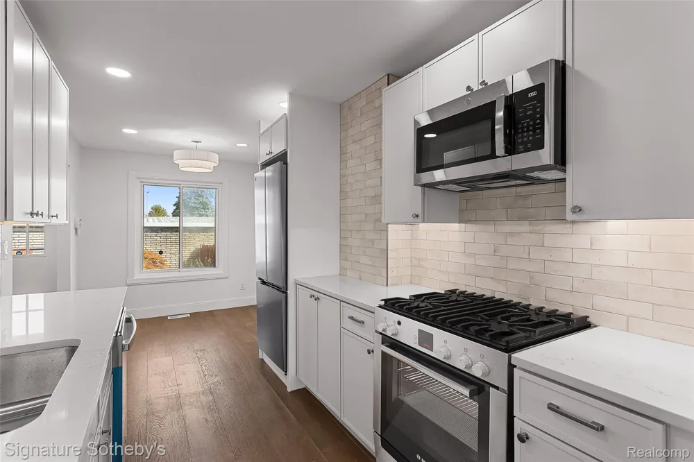 28448 Universal Warren City, MI 48092