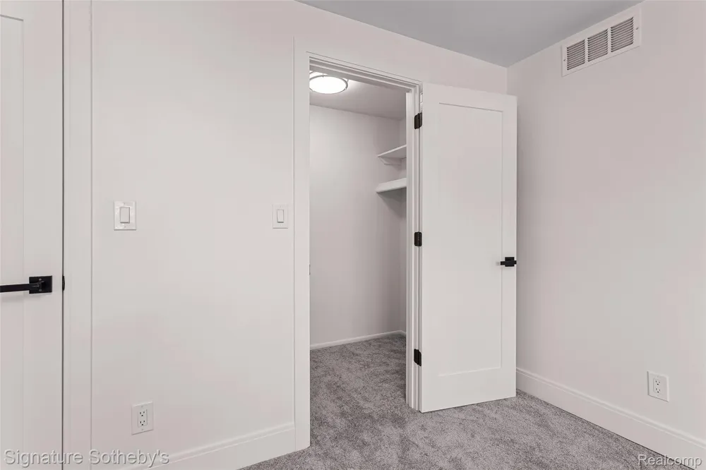 28448 Universal Warren City, MI 48092