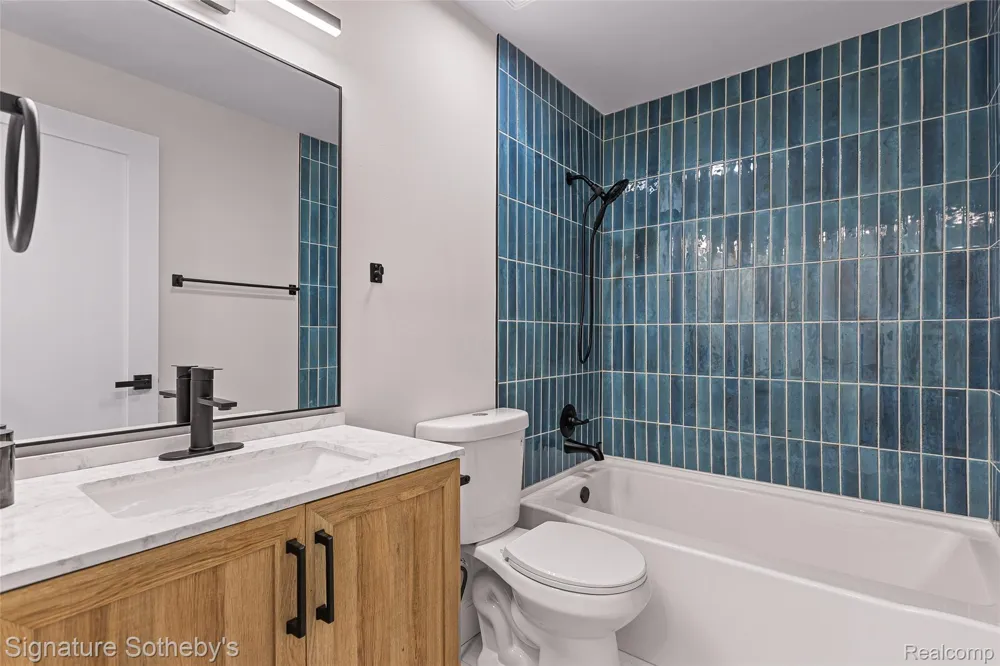 28448 Universal Warren City, MI 48092