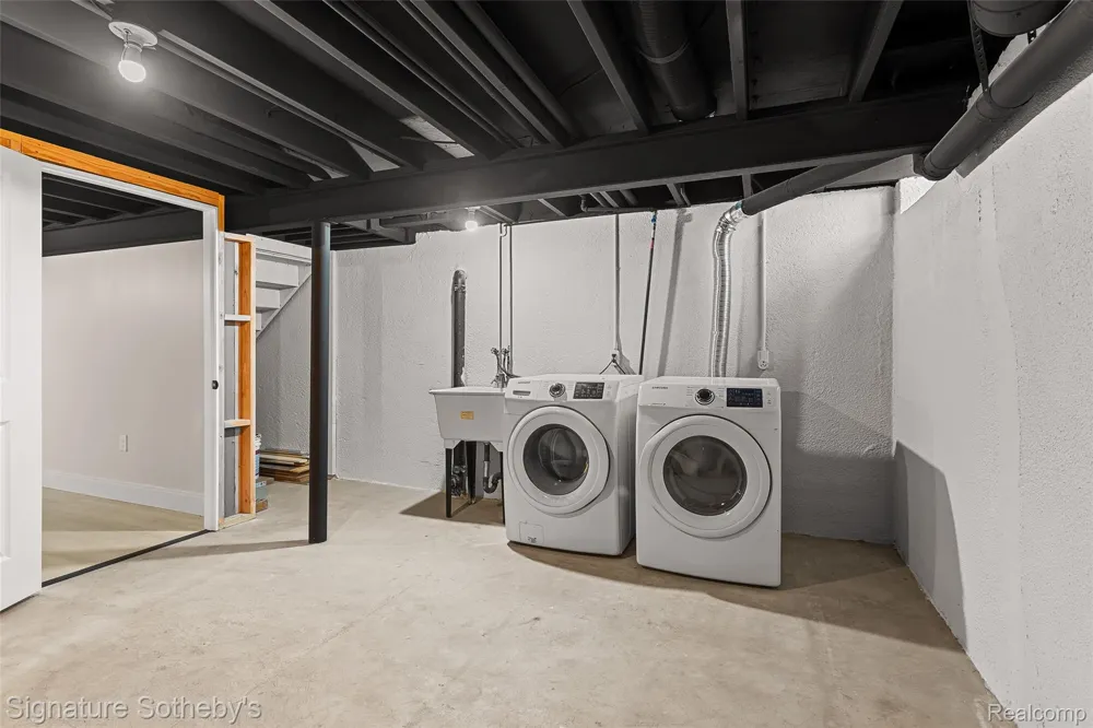 28448 Universal Warren City, MI 48092