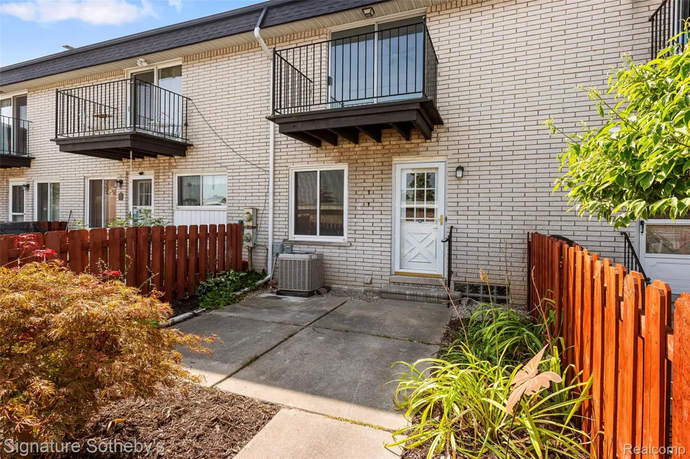 28448 Universal Warren City, MI 48092