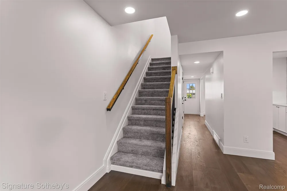 28448 Universal Warren City, MI 48092