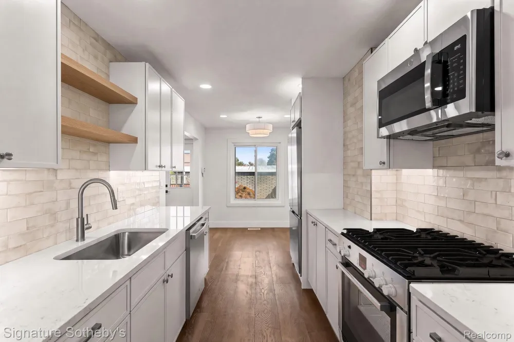 28448 Universal Warren City, MI 48092