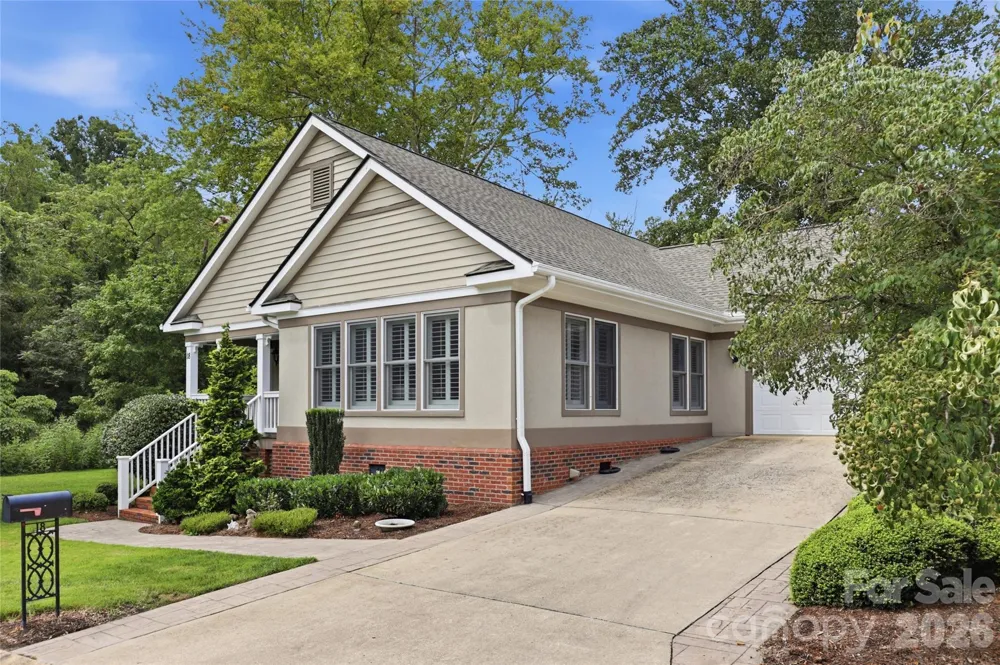18 Creekside Way Asheville, NC 28804