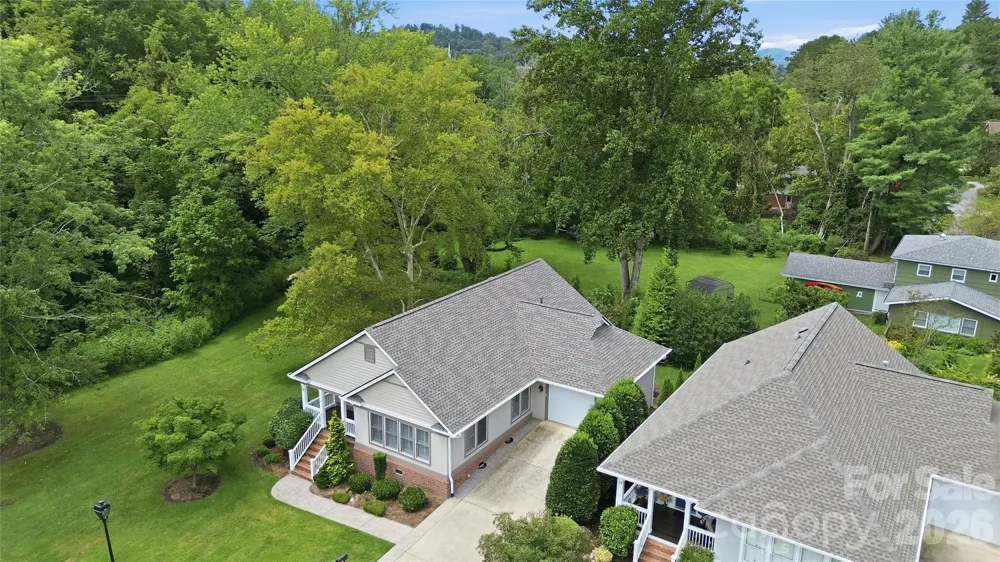 18 Creekside Way Asheville, NC 28804