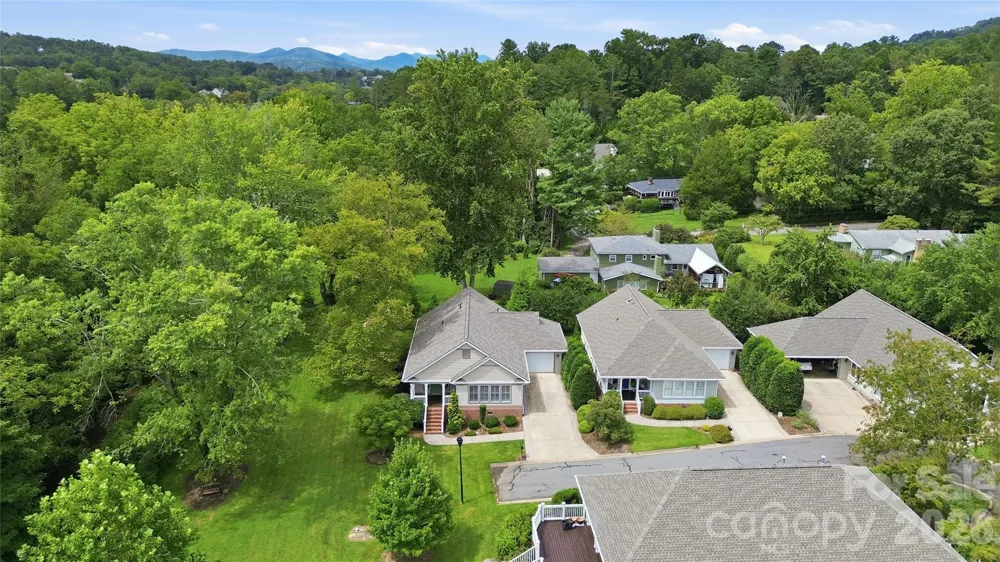 18 Creekside Way Asheville, NC 28804