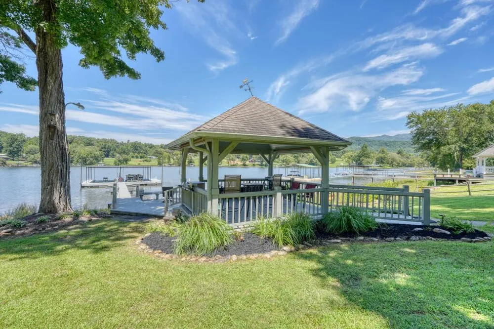 30 Shores Drive Hayesville, NC 28904