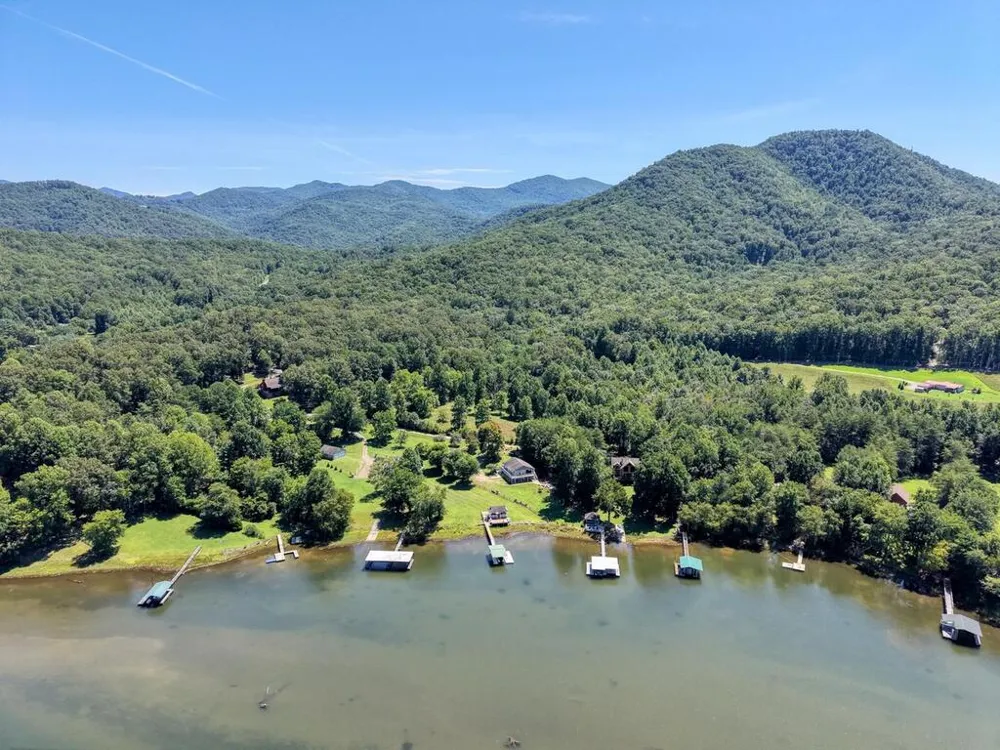 30 Shores Drive Hayesville, NC 28904