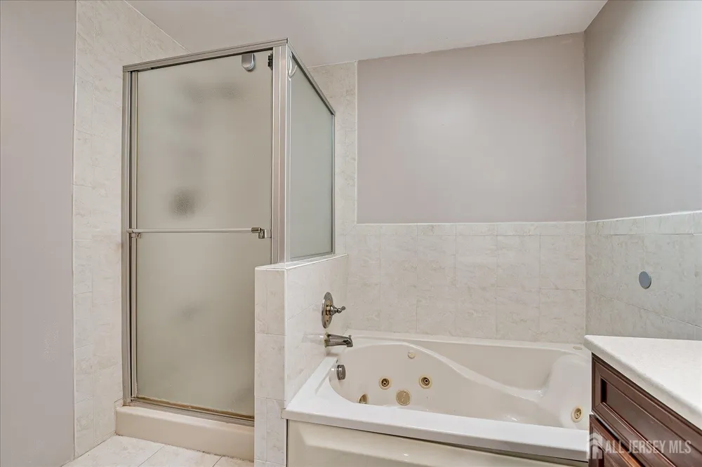 3902 Spring Brook Drive Edison, NJ 08820