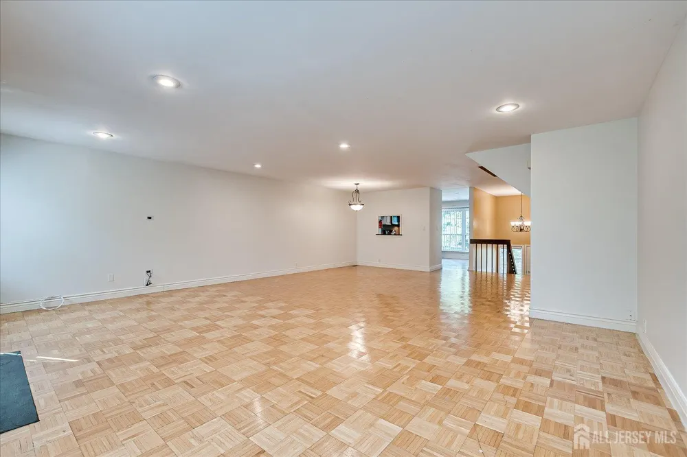 3902 Spring Brook Drive Edison, NJ 08820