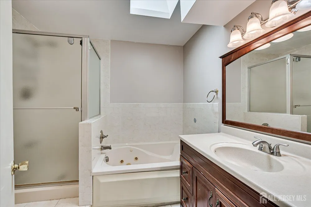 3902 Spring Brook Drive Edison, NJ 08820
