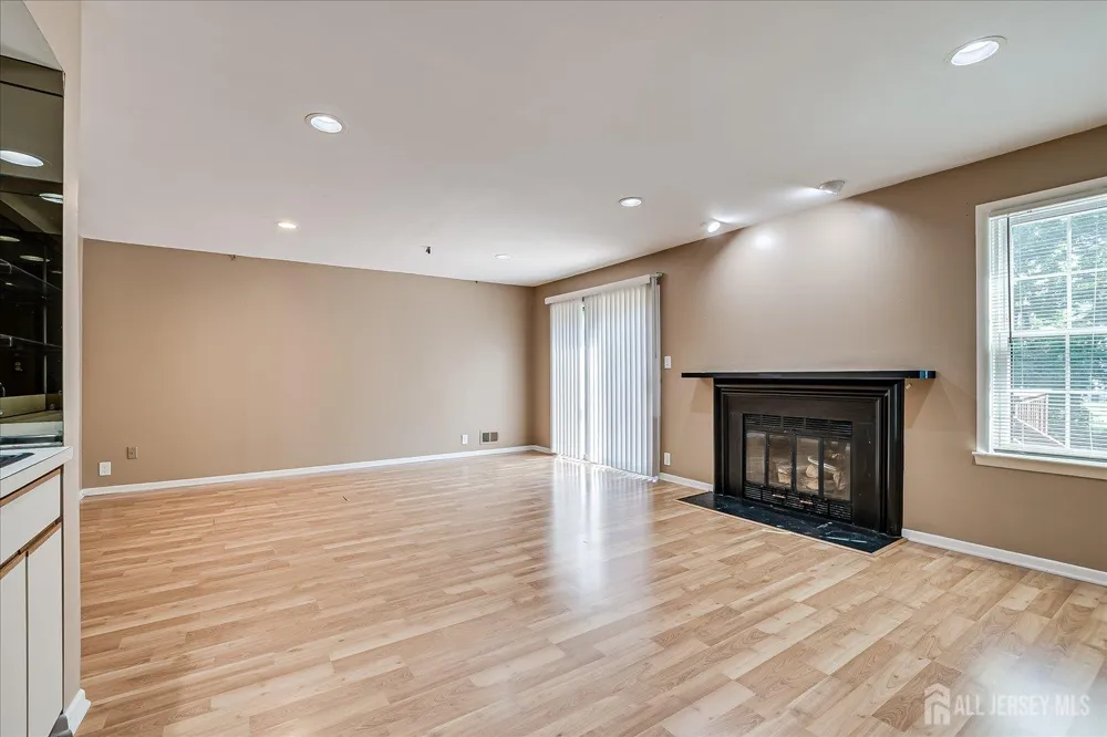 3902 Spring Brook Drive Edison, NJ 08820