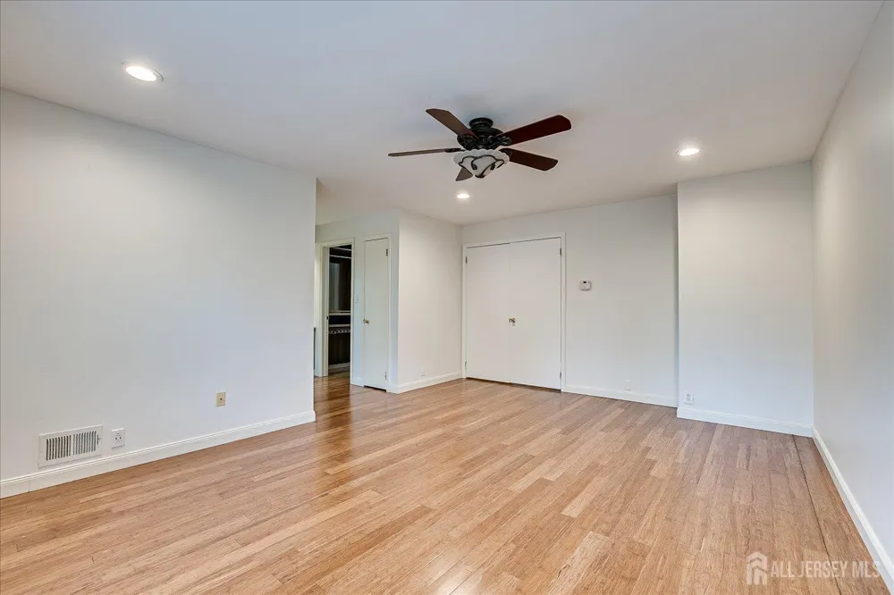 3902 Spring Brook Drive Edison, NJ 08820