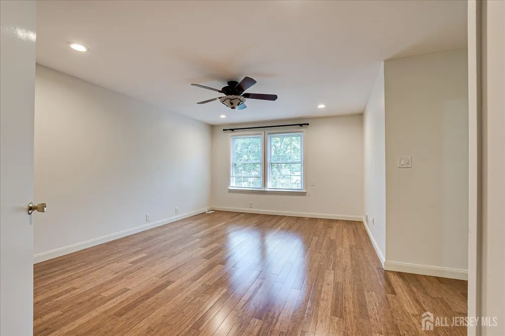 3902 Spring Brook Drive Edison, NJ 08820