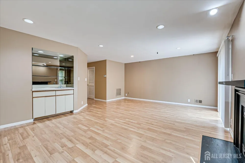 3902 Spring Brook Drive Edison, NJ 08820