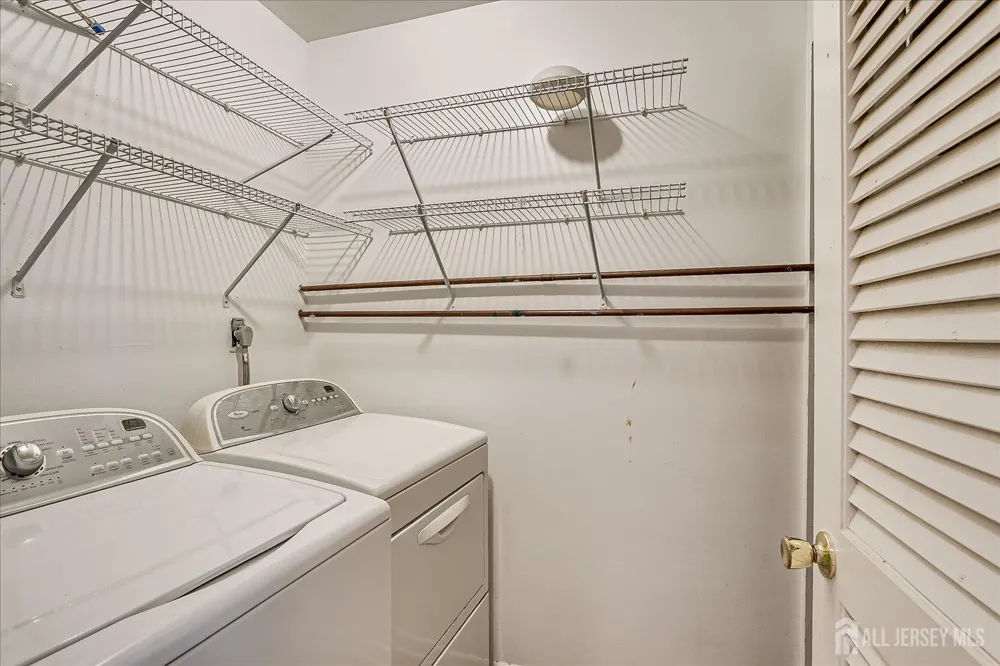 3902 Spring Brook Drive Edison, NJ 08820