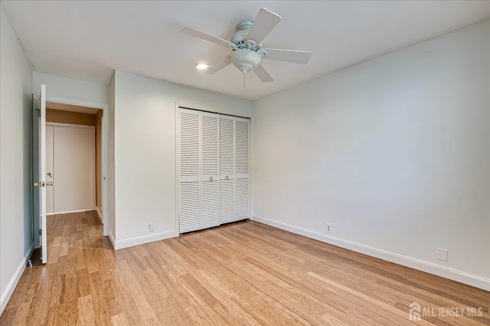 3902 Spring Brook Drive Edison, NJ 08820