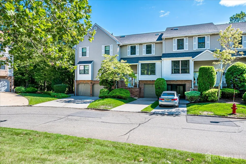 3902 Spring Brook Drive Edison, NJ 08820