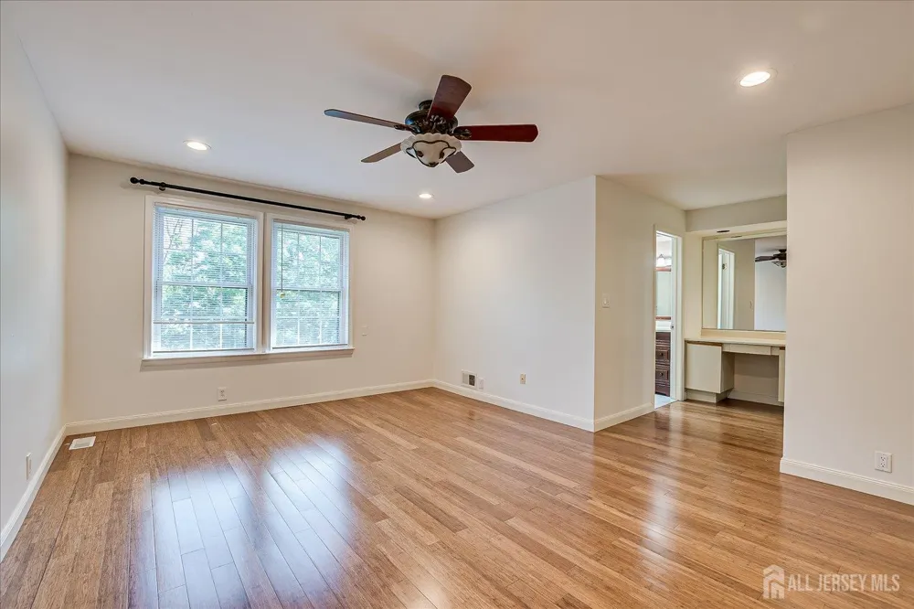 3902 Spring Brook Drive Edison, NJ 08820