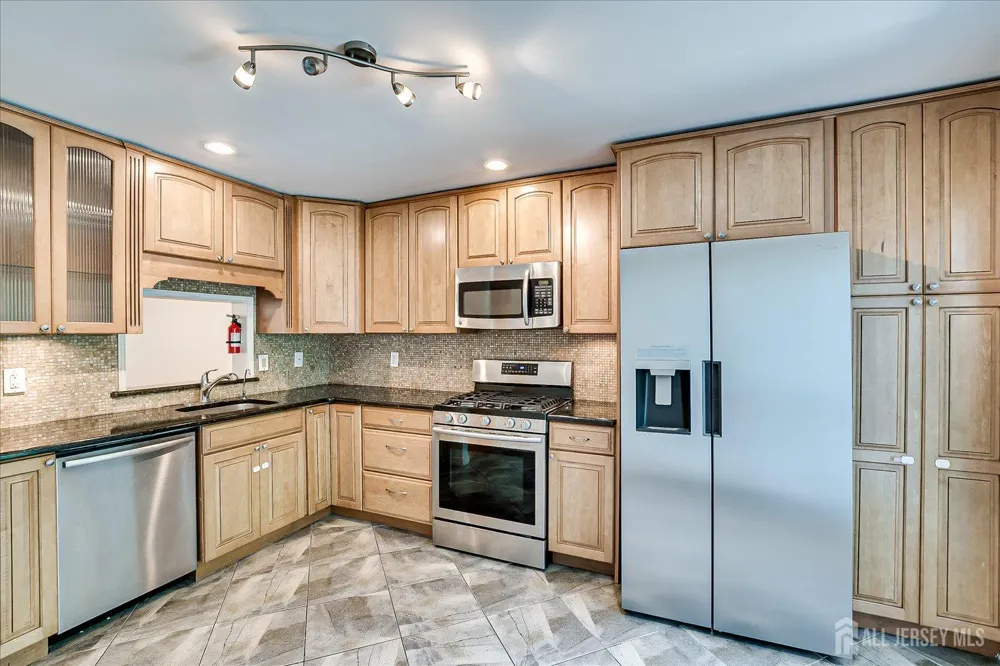 3902 Spring Brook Drive Edison, NJ 08820