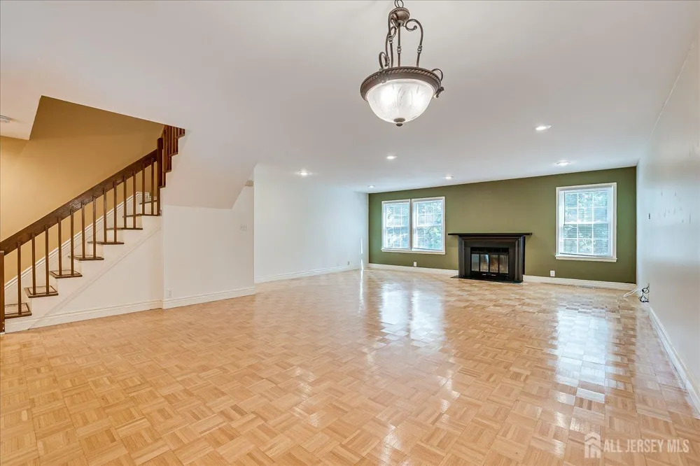 3902 Spring Brook Drive Edison, NJ 08820