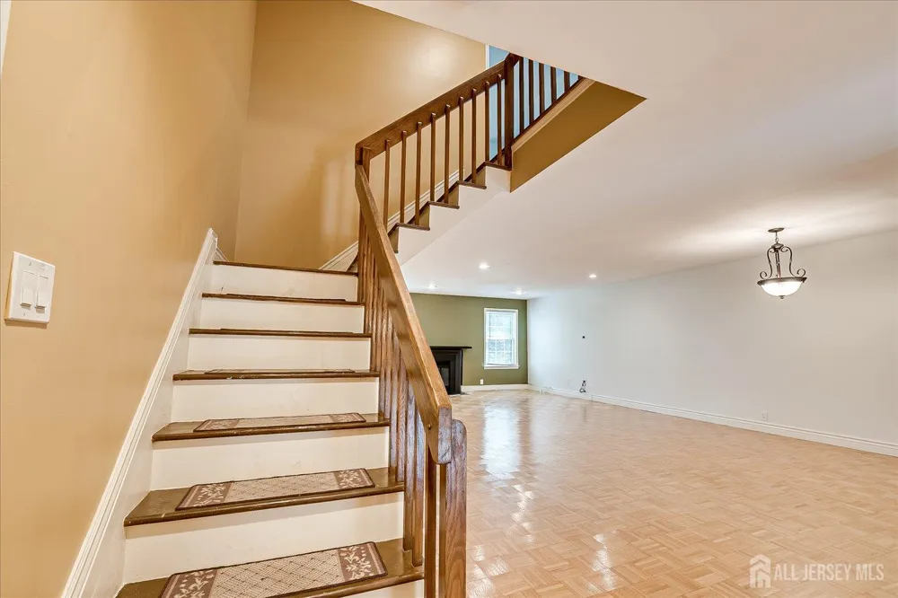 3902 Spring Brook Drive Edison, NJ 08820