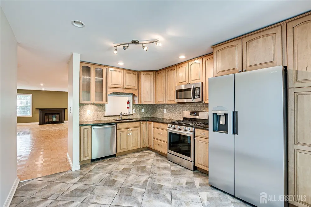 3902 Spring Brook Drive Edison, NJ 08820