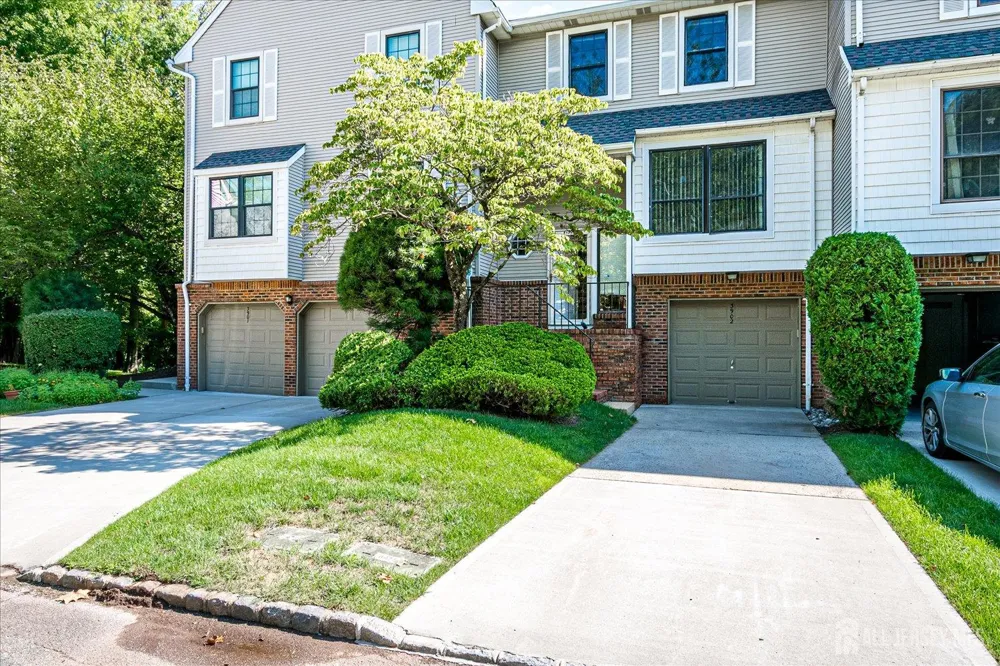 3902 Spring Brook Drive Edison, NJ 08820