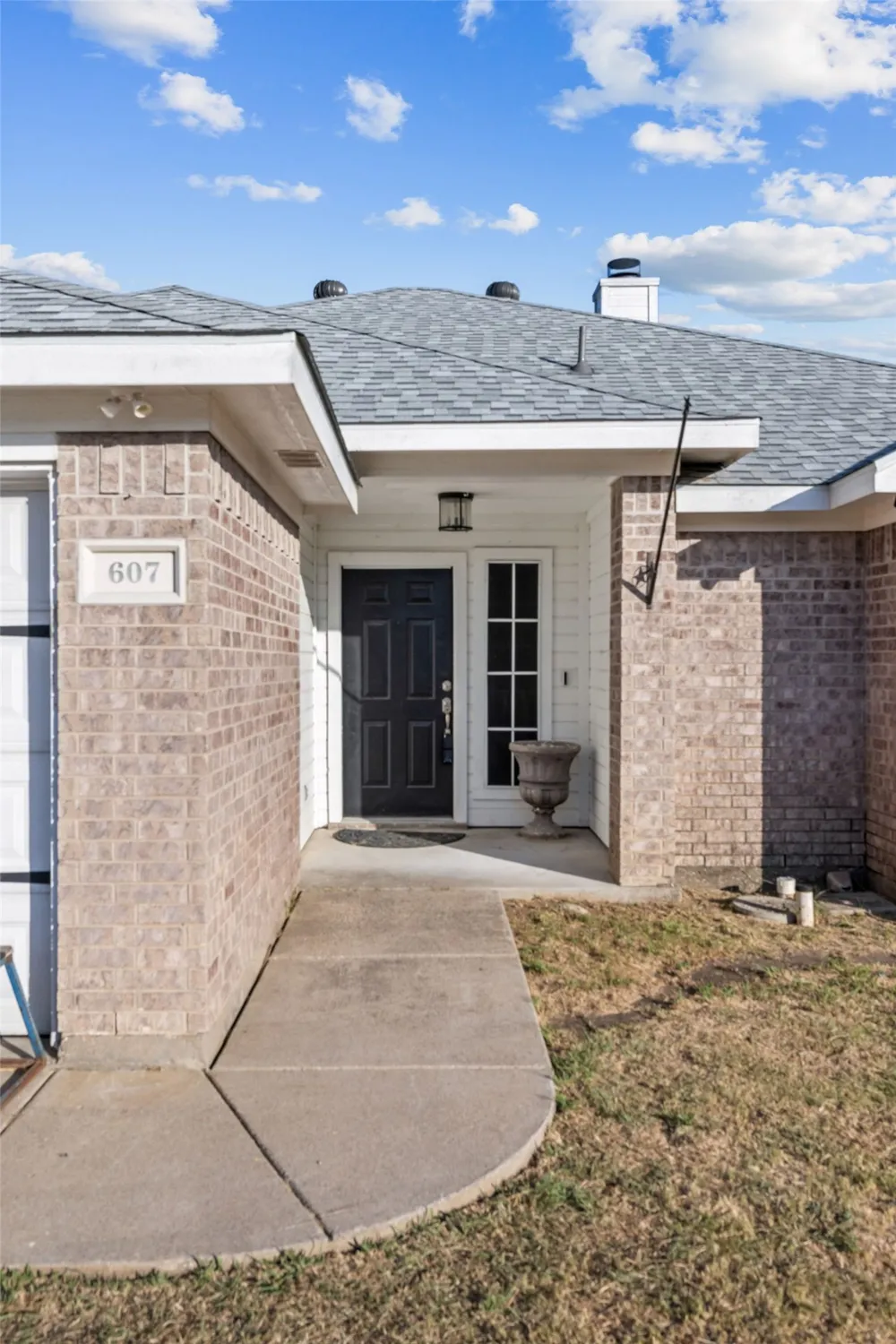 607 Meadowbrook Drive Burleson, TX 76028