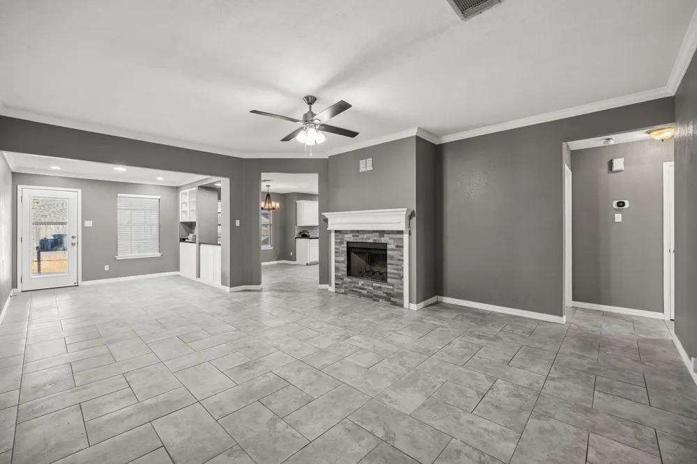 607 Meadowbrook Drive Burleson, TX 76028