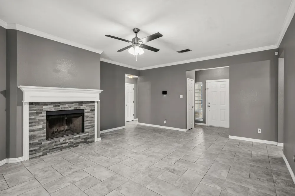 607 Meadowbrook Drive Burleson, TX 76028