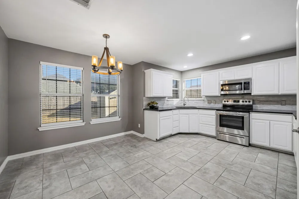 607 Meadowbrook Drive Burleson, TX 76028