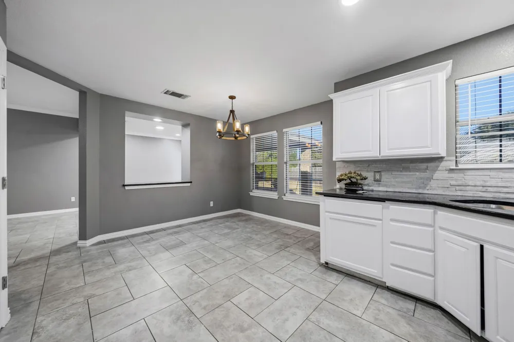 607 Meadowbrook Drive Burleson, TX 76028