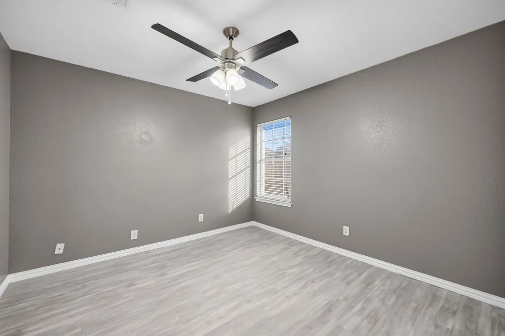 607 Meadowbrook Drive Burleson, TX 76028