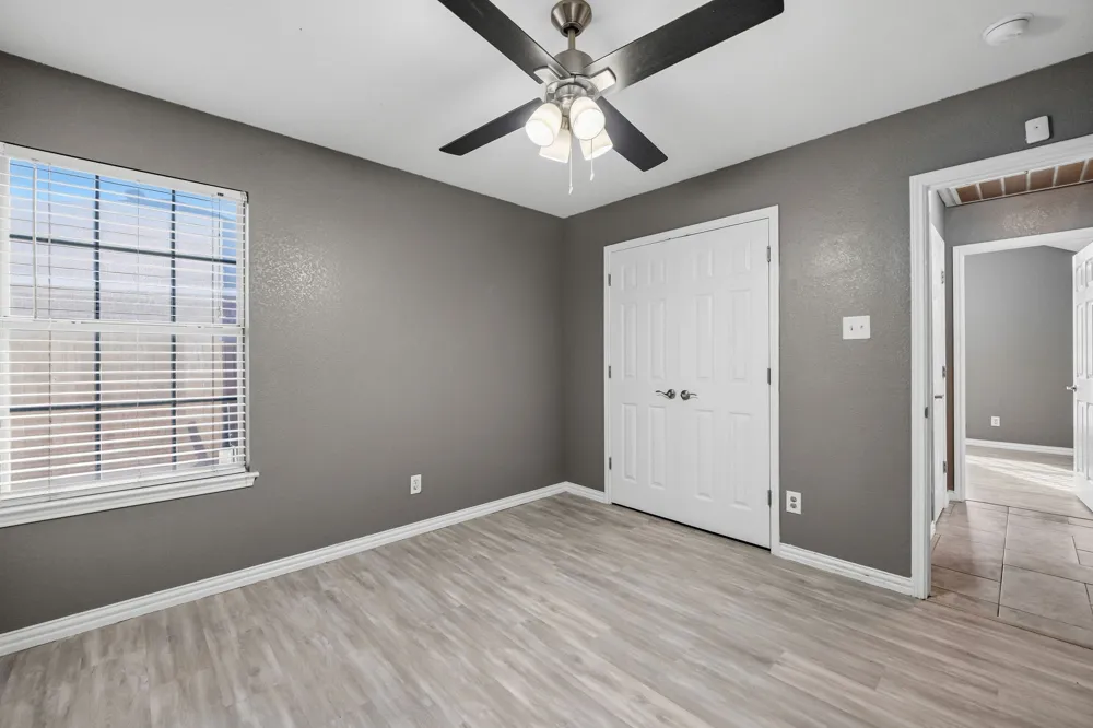 607 Meadowbrook Drive Burleson, TX 76028