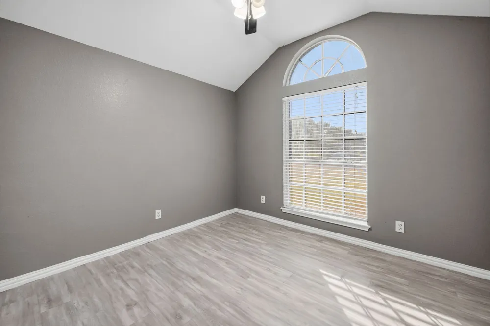 607 Meadowbrook Drive Burleson, TX 76028