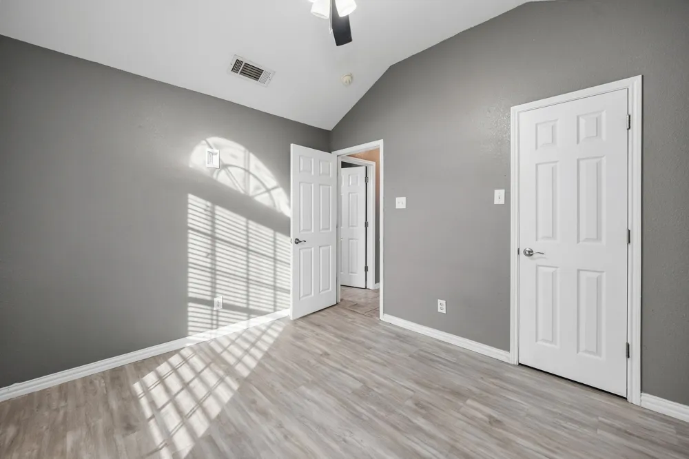 607 Meadowbrook Drive Burleson, TX 76028