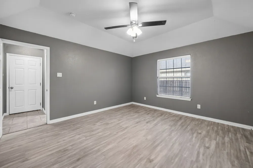 607 Meadowbrook Drive Burleson, TX 76028
