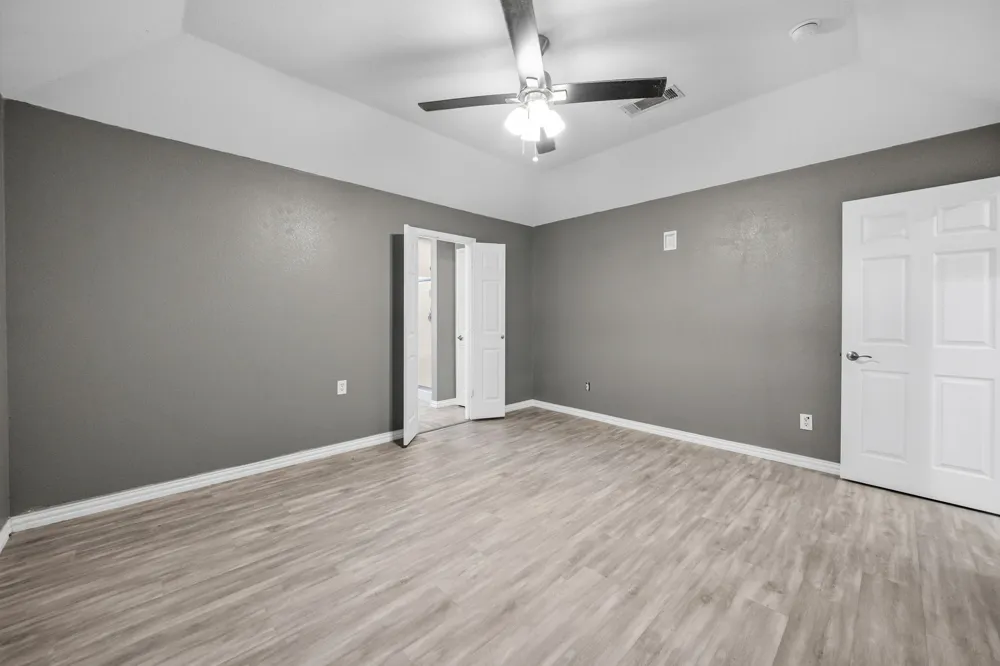 607 Meadowbrook Drive Burleson, TX 76028