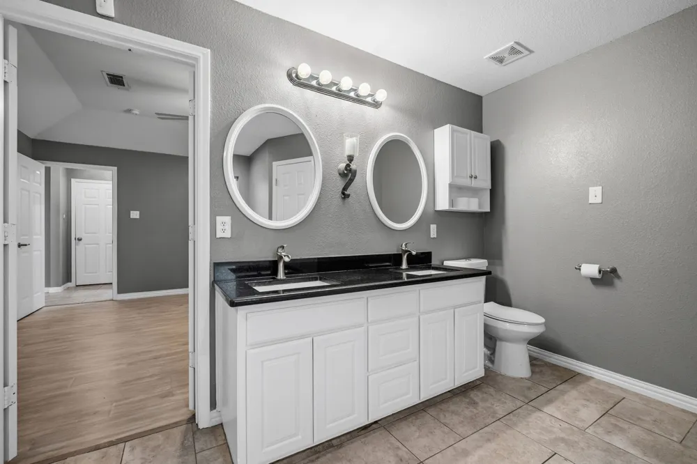 607 Meadowbrook Drive Burleson, TX 76028
