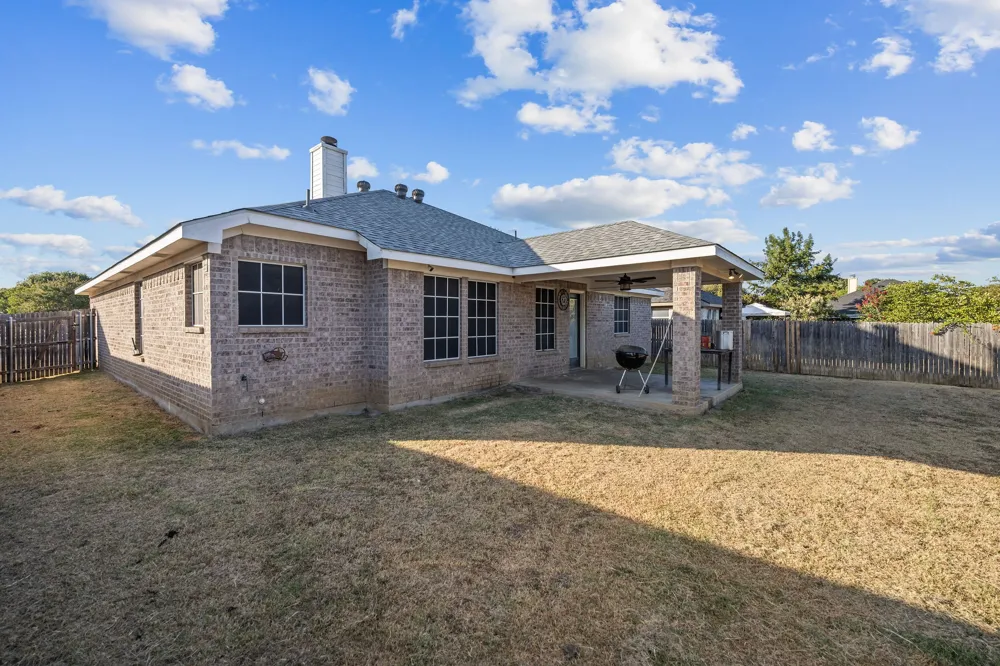 607 Meadowbrook Drive Burleson, TX 76028