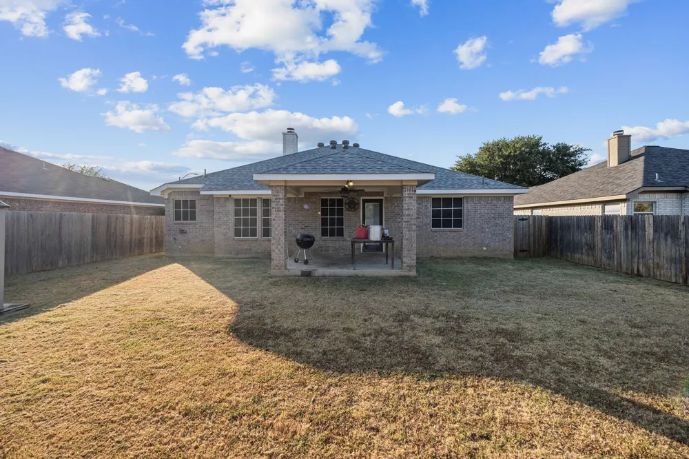 607 Meadowbrook Drive Burleson, TX 76028