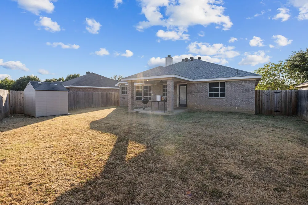 607 Meadowbrook Drive Burleson, TX 76028