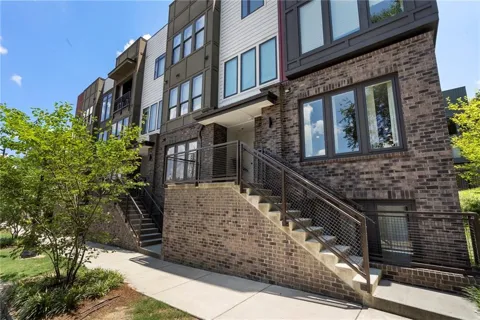 371 Pratt Drive SE #207