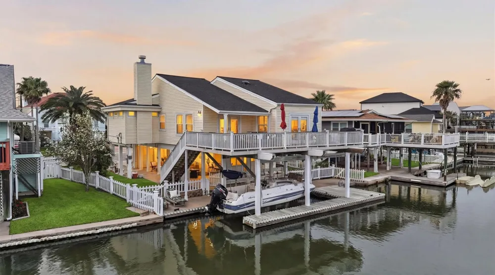16635 Jamaica Cove Road Jamaica Beach, TX 77554